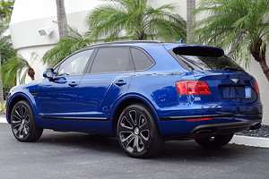 CT4V 2025 Berline SUV Modèle Euro IV Moteur Transmission Automatique 3 Places Sièges en Cuir Sombre Toit Ouvrant Panoramique Caméra Arrière 360° - Product Image 4