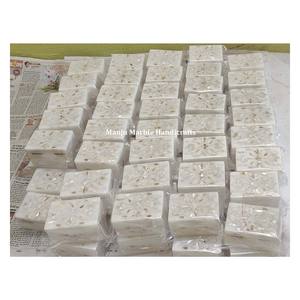 Produit de qualité supérieure fabriqué à la main Design marbre incrustation boîte avec nacre fleur Art naturel poli pour boîte de rangement de bijoux - Product Image 1