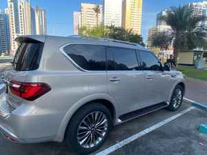 รถ SUV V8 ปี 2020 มือสองราคาถูก ขับเคลื่อนสี่ล้อ เบาะหนัง ภายในสีเข้ม หลังคาซันรูฟแบบพาโนรามา - Product Image 3