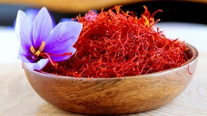 หญ้าฝรั่นออร์แกนิกพรีเมียมแบบดิบแห้งจากกูร์กาฏ ประเทศอินเดีย สำหรับการทำอาหารและประโยชน์ทางโภชนาการจากธรรมชาติ เพื่อสุขภาพที่ดี - Product Image 6