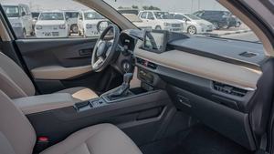 Voiture d'<span class=keywords><strong>occasion</strong></span> entièrement équipée, propre, <span class=keywords><strong>Toyota</strong></span> <span class=keywords><strong>Yaris</strong></span> S S berline 2024, prête à être expédiée - Product Image 3