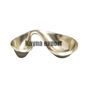 Hoteles y restaurantes de lujo que sirven bocadillos de diseño único elegante, dulces y nueces, cuenco artesanal de metal dorado, cuenco para servir - Product Image 1