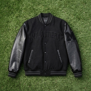 Chaqueta de hombre negra de lana con mangas de cuero y botones a presión, cuello y puños con ribetes, paneles en contraste, estilo casual y urbano, ajuste personalizado. - Product Image 5