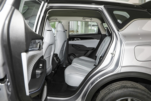 Mini SUV compact 5 portes 5 places essence 2025-2026, moteur turbo, design moderne, intérieur sombre, allemand, jantes R16/R17/R18, conduite à gauche - Product Image 5