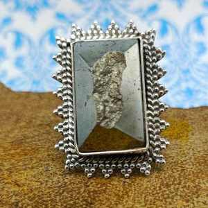แหวนพลอยไพไรต์แท้100% ดีไซน์แฟนซีใหม่แหวนอัญมณีโลหะสีเทารูปทรงสี่เหลี่ยมผืนผ้า - Product Image 2