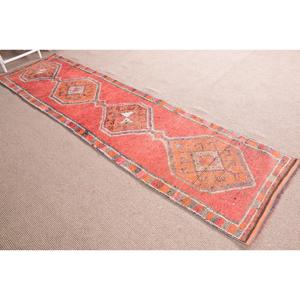 Alfombra Herki, Alfombra Vintage de 2.6x10.1 pies, Alfombra de Lana con Diseño de Camuflaje Rojo - Product Image 3