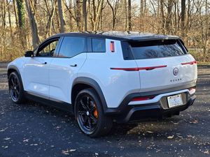 2023 Fisker Ocean Ultra AWD SUV utilisé Options complètes Turbo moteur R18 pneus sièges en cuir prêt à être expédié intérieur foncé automatique métal - Product Image 4