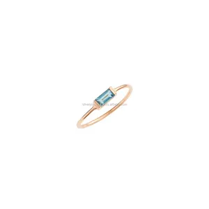Оригинальное качественное кольцо с голубым топазом в форме багета из драгоценных камней от ИНДИЙСКОГО Производителя