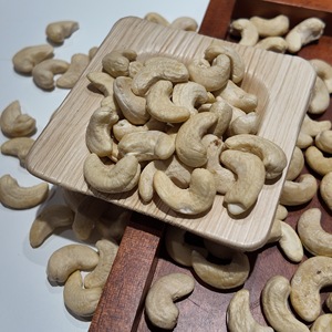 Noix de cajou fraîches biologiques d'origine africaine W320 de qualité supérieure pour la fabrication alimentaire industrielle - Product Image 2