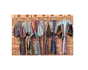 Venta 10 piezas al por mayor lote de largo Vintage Floral seda Kimono Robe mujer playa cubrir para primavera y verano - Product Image 1