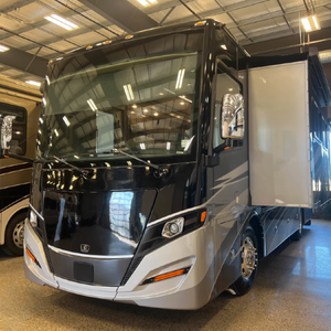 Autocaravana diésel de lujo clase A Allegros Red 360 33 AA de 2022, de segunda mano, con 4 extensiones laterales y interior residencial. - Product Image 1