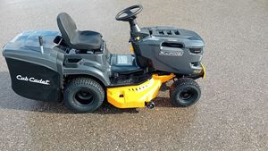 Tractor Cortacésped Industrial Cub Cadet LT3 R102 de 28V con Caja Recolectora para Corte de Césped, Venta al Por Mayor Original - Product Image 3