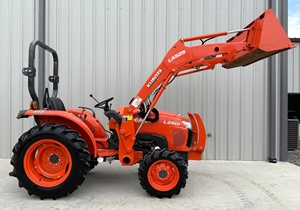 Tractor de Ruedas L2501 de 25 HP, Solo 142 Horas, 4x4, Transmisión de 8/4 Velocidades, Como Nuevo - Product Image 5