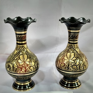 Elégant vase à fleurs arabe marocain entièrement peint à la main en laiton Style floral incroyable ou Vase à fleurs luxueux de conception florale - Product Image 3