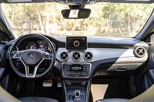 Increíble Mercedes-Benz GLA45 AMG Usado del 2015 - Product Image 2