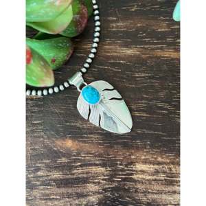 Pendentif plume Darrell Wylie Kingman avec incrustation de turquoise et monture en argent sterling, cadeau - Product Image 3