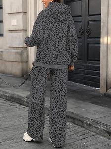 Sudadera elegante y moderna para mujer, forro polar de manga larga, diseño suave y acogedor, ideal para uso en exteriores o interiores - Product Image 4