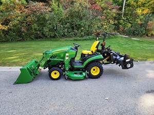 Mejor Suministro de Tractor Cortacésped John Deere de 23 HP de Calidad con Cargador Frontal, Retroexcavadora, Bomba y Motor de Control Digital - Product Image 6