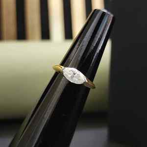 Adorable bague de fiançailles unisexe pour femme, coupe marquise, 2,25 carats, moissanite certifiée IGI, plaqué or 14 carats, sertissage pavé, tendance - Product Image 1