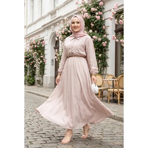 Conjunto de Dos Piezas de Chifón Beige a Rayas, Talla XS, Top y Falda Corta para Primavera/Verano, Método de Tejido - Product Image 1