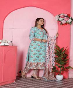 Ropa de terciopelo negro con diseño de ropa bordado a la moda, perfecta para mujeres elegantes y modernas, opciones de moda modestas - Product Image 3