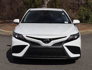 Toyota Camry SE FWD 2023 Usado en Buen Estado - Product Image 2