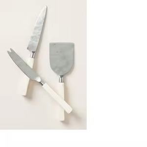 Ensemble de couteaux à fromage en acier inoxydable artisanal de style doré avec manche en marbre pour servir le fromage au petit-déjeuner - Product Image 3