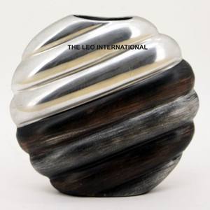 Florero Decorativo de Metal con Acabado Liso para Decoración Interior Moderna y Arreglos Florales con Esmalte Azul - Product Image 3