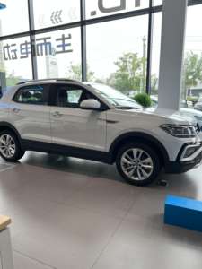 Volkswagen R Line 2026 V W T-cross Petit SUV - Product Image 2