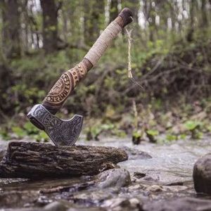 Venta al por mayor personalizado de alta calidad OEM ODM servicio profesional Damasco Camping Logo hacha forjada caza hacha mango de nogal - Product Image 3