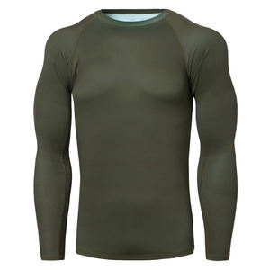 Rashguard de sport pour homme sur mesure à manches longues, respirant et à séchage rapide, en tissu éco-responsable Spandex/Polyester - Product Image 3