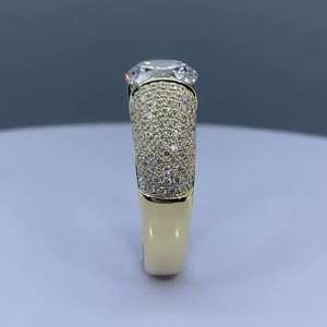 Bague en or jaune pour homme avec diamant de laboratoire de 3,00 ct, taille pavé, certifiée IGI, clarté VVS-VVS - Product Image 3