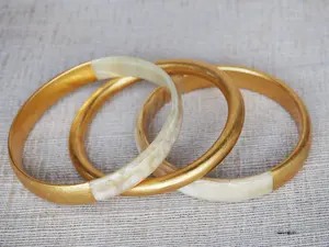 Bracelets et bracelets en corne élégants avec des détails artisanaux complexes légers et confortables pour une utilisation quotidienne ou festive - Product Image 3