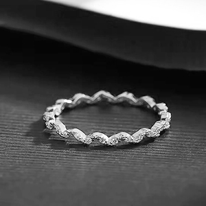 Anillo Apilable de Eternidad Completa con Diseño Zig Zag Elegante, Minimalista, en Oro de 14K con Diamantes de Laboratorio Puros, Anillo de Bodas - Product Image 3