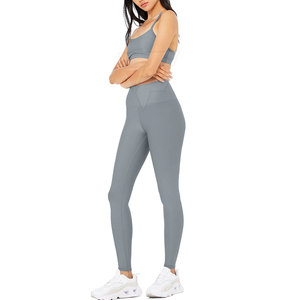 Ensemble de yoga 2 pièces respirant en spandex pour femme, avec legging taille haute et haut à poches, sans coutures, idéal pour la gym et le fitness - Product Image 2