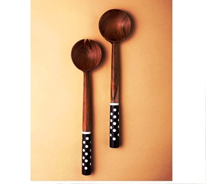 Ensemble de cuillères en bois et résine personnalisées, écologiques, compatibles lave-vaisselle, ustensiles à salade pour la cuisine, fabriquées en Inde - Product Image 6