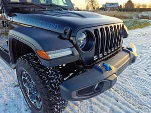 Wran-gler Sedan d'occasion 2024, état impeccable, sièges en cuir, automatique, caméra arrière 360°, prêt à rouler - Product Image 2