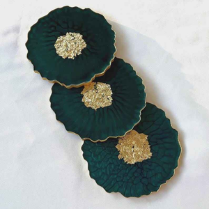 Dessous de verre en résine verte au design unique Dessous de verre décoratif polyvalent pour les fêtes de jardin Décor de fête et style à la maison par tradebit - Product Image 4