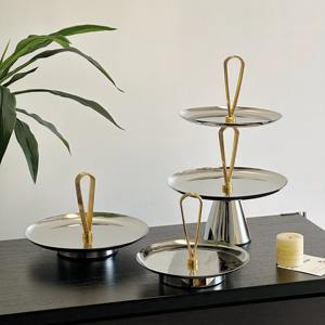 Plateaux en métal miroir avec logo personnalisable en gros Poignée dorée décorative durable de meilleure qualité - Product Image 3