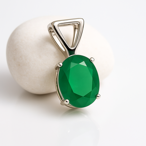 Collar con Colgante Minimalista de Plata de Ley 925 con Ónice Verde Corte Ovalado de 15x7mm con Baño de Rodio para Uso Diario, Regalo - Product Image 2