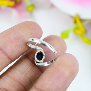 Bague minimaliste en onyx noir pour femme, argent sterling 925, solitaire moderne, pierre précieuse élégante, à porter au quotidien, bijoux de mariage et de fête - Product Image 2