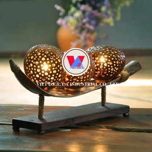 โคมไฟ LED กะลามะพร้าวมีเอกลักษณ์และยั่งยืนทำด้วยมือสไตล์ศิลปะมินิมอลที่มีคุณค่าผลิตในเวียดนาม - Product Image 6