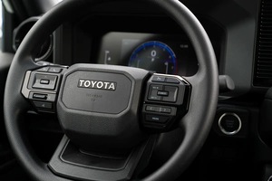 Nuovissimo Toyota Prado GXR 2.5L Bianco Benzina SUV 2999cc 6 Cilindri 7 Posti Diesel 299 CV Trasmissione Automatica Guida a Sinistra - Product Image 2