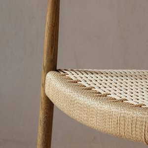 Chaise de salle à manger Mounty avec structure en teck massif et assise en rotin tressé avec finition couleur naturelle pour l'intérieur et l'extérieur. - Product Image 5