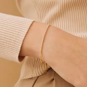 Pulsera DE TENIS chapada en oro clásico de 14 quilates, joyería de boda delicada, regalo perfecto, pulseras de moissanita - Product Image 1
