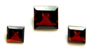 Excelente calidad 100% rojo granate natural facetado cuadrado en forma de joyería suelta hacer preciosas piedras preciosas curativas al costo más bajo - Product Image 2