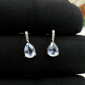 Boucles d'oreilles clous en argent sterling 925 plaqué or 14 carats avec saphir bleu taille poire, bijoux fins, cadeau élégant pour femme - Product Image 4