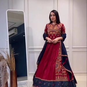 Navratri Lehenga con rayón puro y trabajo Gamthi intrincadamente bordado - Product Image 1
