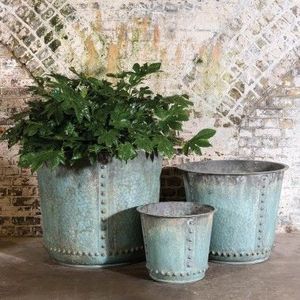 Jardinière rustique galvanisée d'intérieur et d'extérieur avec trous de drainage et cadre robuste offrant une utilisation polyvalente toute l'année - Product Image 4