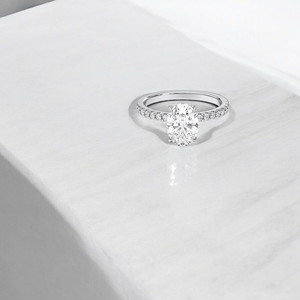 Anillo de Compromiso Clásico de Oro y Plata de Ley 925 con Moissanita Solitario de Corte Ovalado de 1.80 Ct, 14K, 100% Auténtico, Venta al por Mayor - Product Image 3